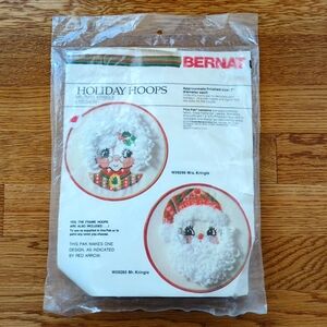 Bernat Vintage stitchery Holiday Hoops Mrs Kringle kit 1979 Christmas